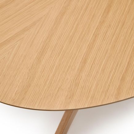 Detalle del sobre de la Mesa de Comedor Ovalada ‘Naanim’ Roble