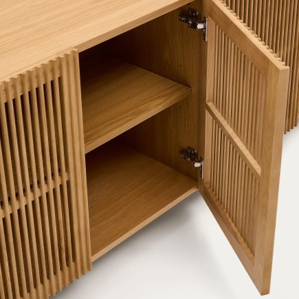 Imagen de Detalle Aparador de Madera ‘Beyla’ Abierta