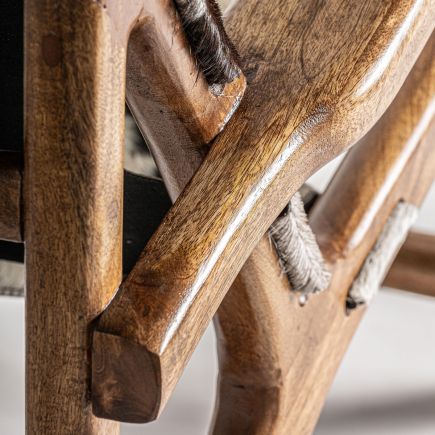 Detalle Sillón Madera y Cuero Lenglet