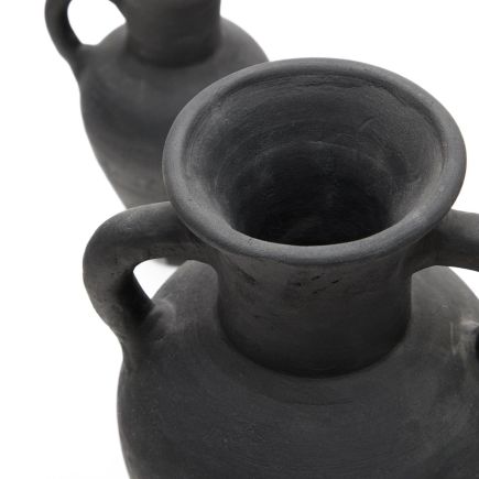Detalle deL Set de 2 Jarrones de Terracota Negra ‘Tefare’