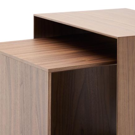 Imagen de Detalle Mesa Auxiliar Nogal ‘Litto’ cerca