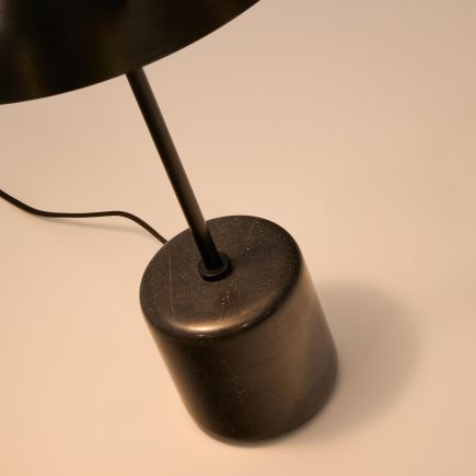 Vista Lateral Izquierda Detalle Lámpara Mesa Negro Sayra