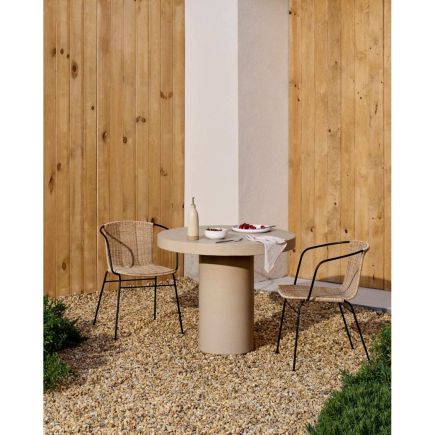 Foto en Ambiente Silla Apilable Ratán Brazos Acero Eltiera
