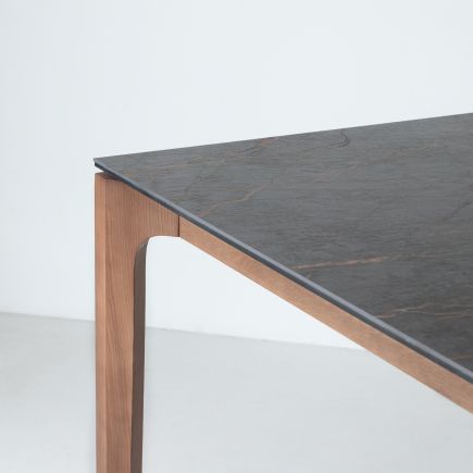Vista Trasera Mesa de Comedor Porcelánico y Nogal Malfoy