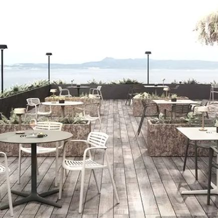 Foto en Ambiente Silla Reposabrazos Aire Todelo Exterior