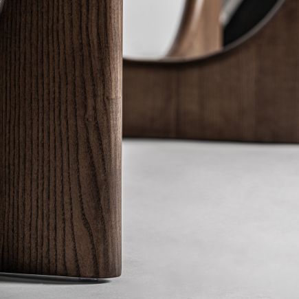 Imagen de Detalle Pata Mesa Comedor Cauvin