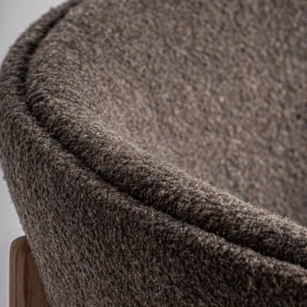 Detalle de Tela Silla Ancha Marrón Six