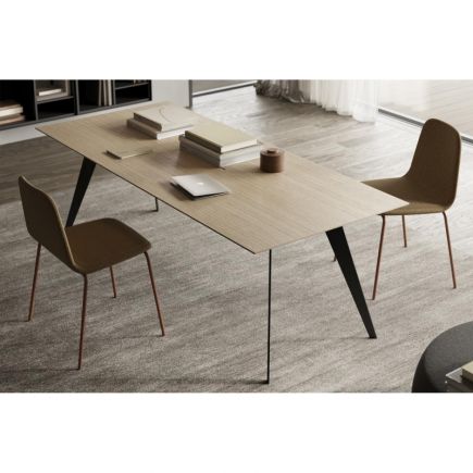 Foto en Ambiente Mesa Rectangular Pata Metálica Aise