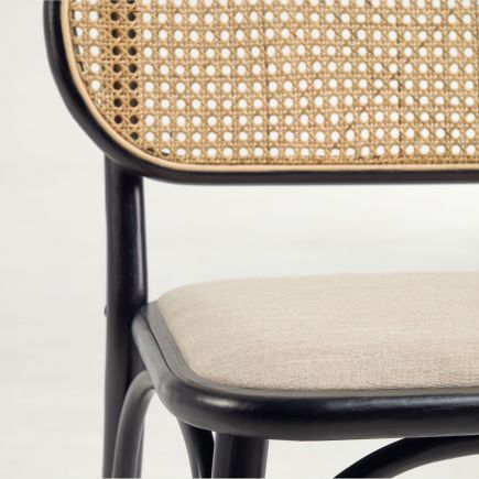 Imagen de Detalle respaldo Silla de Comedor Olmo Negro Doriane