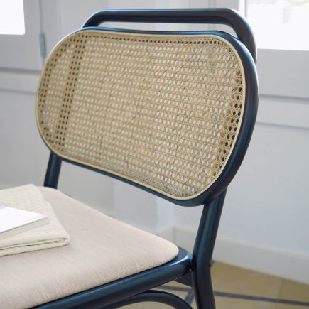 Detalle respaldo Sillón Madera Natural Doriane negro