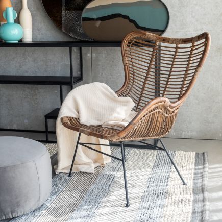Dormitorio con Sillón de Ratán Gozo
