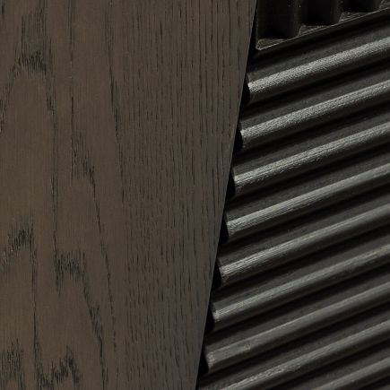Detalle puerta oscura Aparador Madera de Roble Zero