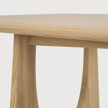 Detalle Mesa de Comedor Roble Geometric Roble Natural