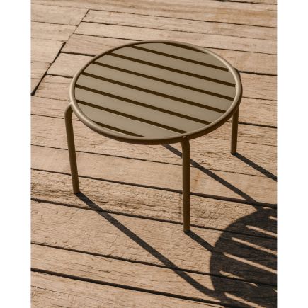 Foto en Ambiente Mesa Auxiliar Exterior Aluminio Joncols Verde